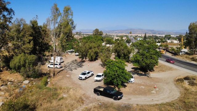 2 4th Street, Perris, CA 92570