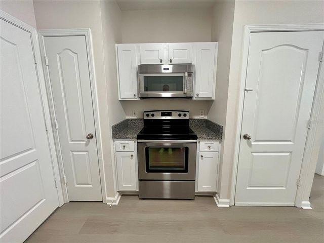 18105 VILLA CREEK DRIVE, Tampa, FL 33647
