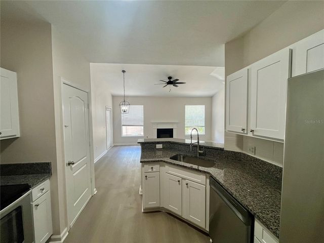 18105 VILLA CREEK DRIVE, Tampa, FL 33647