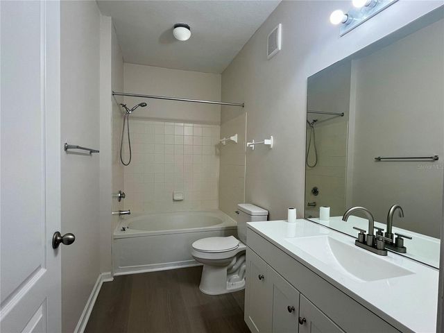 18105 VILLA CREEK DRIVE, Tampa, FL 33647
