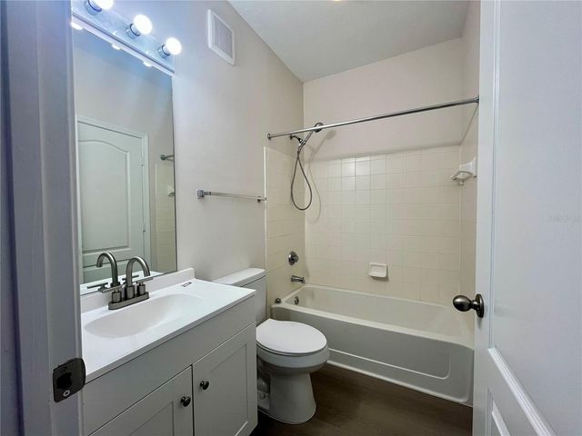 18105 VILLA CREEK DRIVE, Tampa, FL 33647