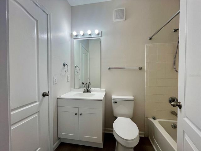 18105 VILLA CREEK DRIVE, Tampa, FL 33647