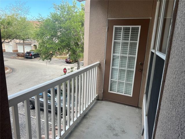 18105 VILLA CREEK DRIVE, Tampa, FL 33647