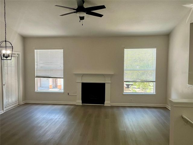 18105 VILLA CREEK DRIVE, Tampa, FL 33647