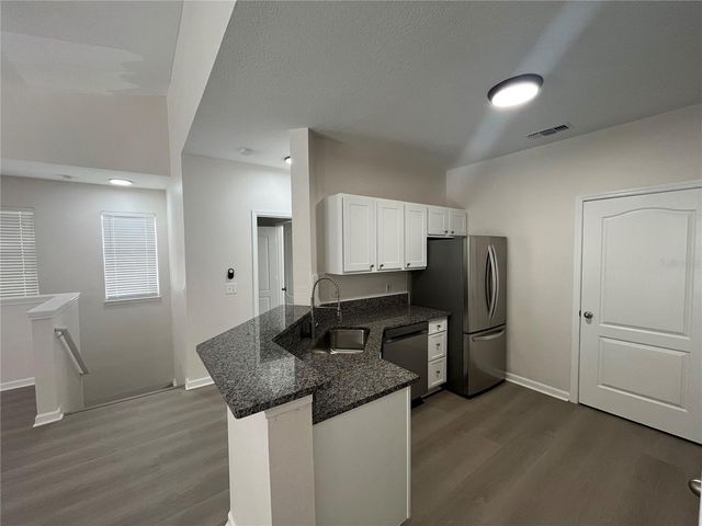18105 VILLA CREEK DRIVE, Tampa, FL 33647