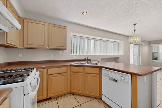 4424 Rancho Centro NW, Albuquerque, NM 87120