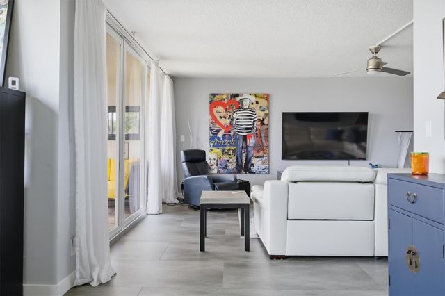 3850 Oaks Clubhouse Drive 408, Pompano Beach, FL 33069