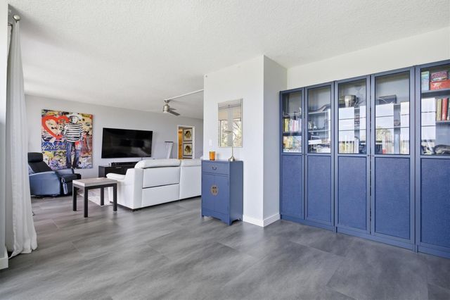 3850 Oaks Clubhouse Drive 408, Pompano Beach, FL 33069