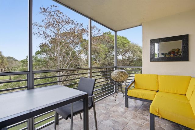 3850 Oaks Clubhouse Drive 408, Pompano Beach, FL 33069