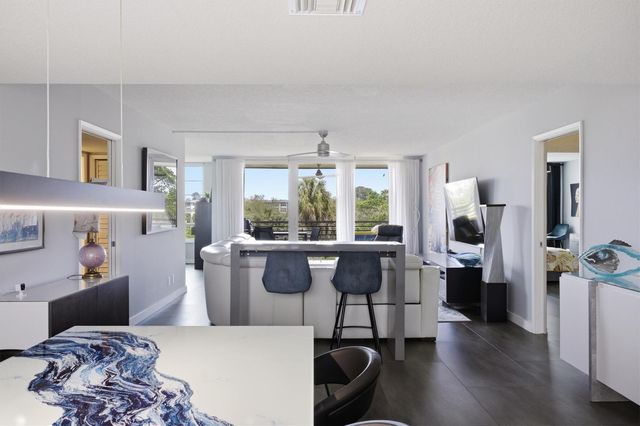 3850 Oaks Clubhouse Drive 408, Pompano Beach, FL 33069