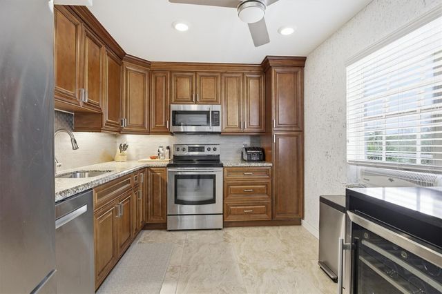 3850 Oaks Clubhouse Drive 408, Pompano Beach, FL 33069