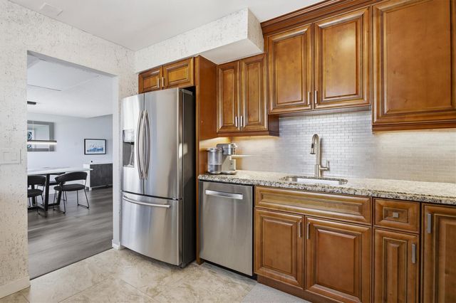 3850 Oaks Clubhouse Drive 408, Pompano Beach, FL 33069