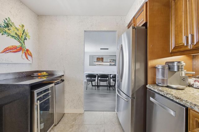 3850 Oaks Clubhouse Drive 408, Pompano Beach, FL 33069