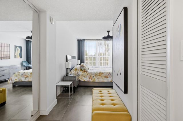 3850 Oaks Clubhouse Drive 408, Pompano Beach, FL 33069