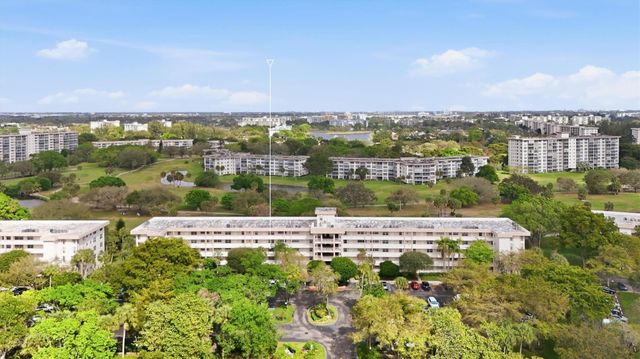 3850 Oaks Clubhouse Drive 408, Pompano Beach, FL 33069