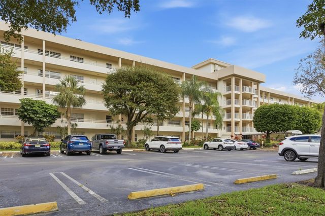 3850 Oaks Clubhouse Drive 408, Pompano Beach, FL 33069