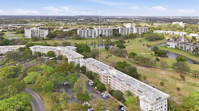 3850 Oaks Clubhouse Drive 408, Pompano Beach, FL 33069