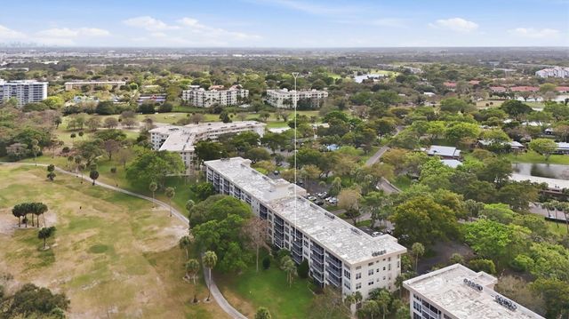 3850 Oaks Clubhouse Drive 408, Pompano Beach, FL 33069