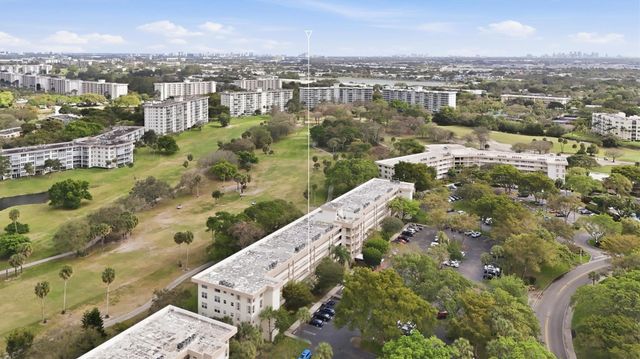 3850 Oaks Clubhouse Drive 408, Pompano Beach, FL 33069