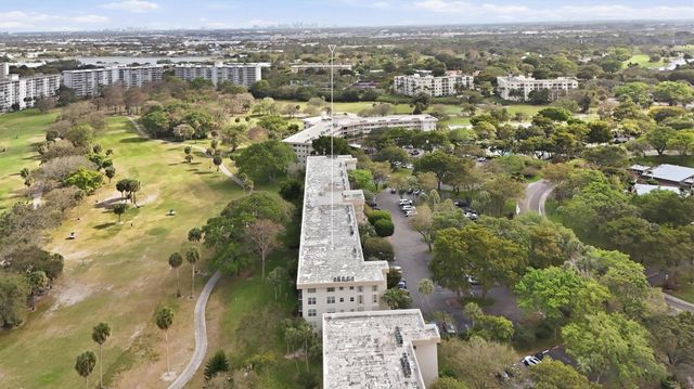 3850 Oaks Clubhouse Drive 408, Pompano Beach, FL 33069