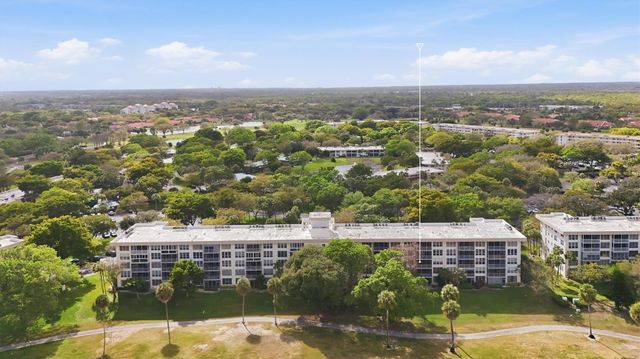 3850 Oaks Clubhouse Drive 408, Pompano Beach, FL 33069