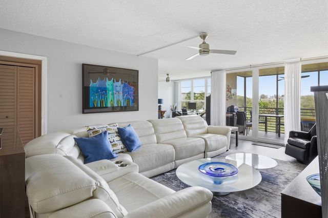 3850 Oaks Clubhouse Drive 408, Pompano Beach, FL 33069