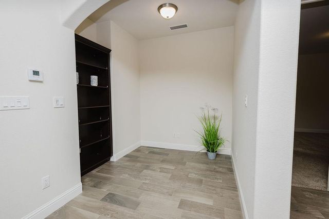 1407 E Via Azzurra Way, Fresno, CA 93730