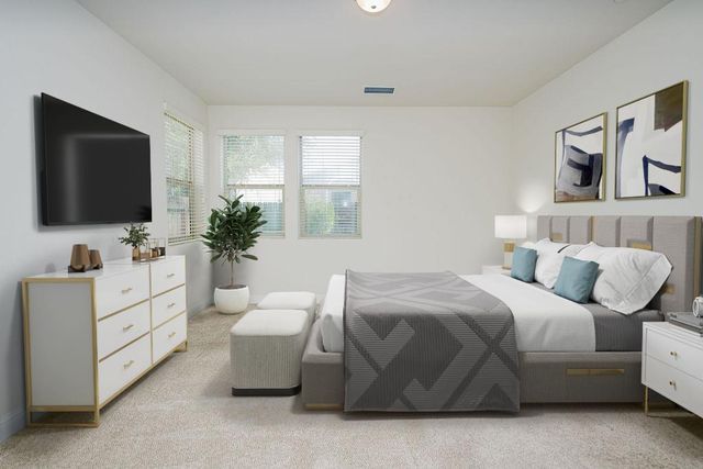 1407 E Via Azzurra Way, Fresno, CA 93730