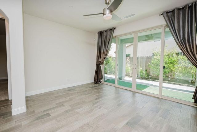 1407 E Via Azzurra Way, Fresno, CA 93730