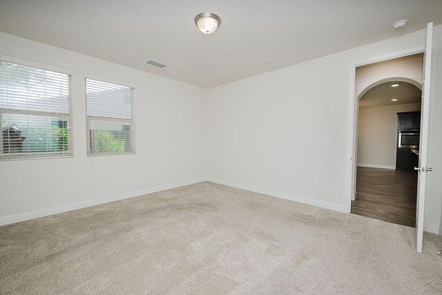 1407 E Via Azzurra Way, Fresno, CA 93730