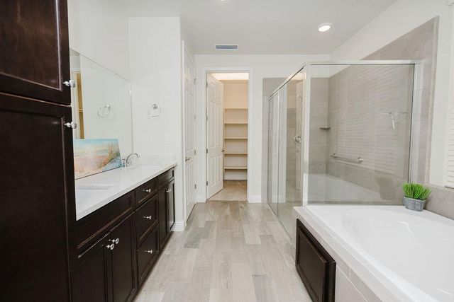 1407 E Via Azzurra Way, Fresno, CA 93730