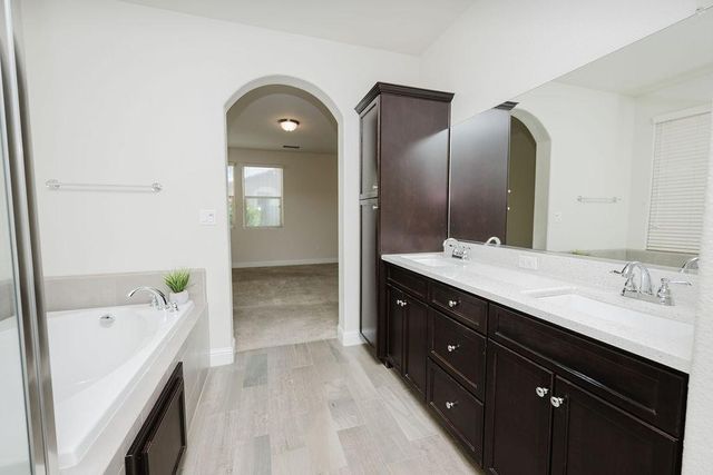 1407 E Via Azzurra Way, Fresno, CA 93730