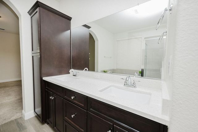 1407 E Via Azzurra Way, Fresno, CA 93730