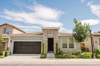 1407 E Via Azzurra Way, Fresno, CA 93730