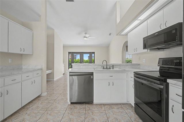 6208 HUNTINGTON DRIVE, Zephyrhills, FL 33542