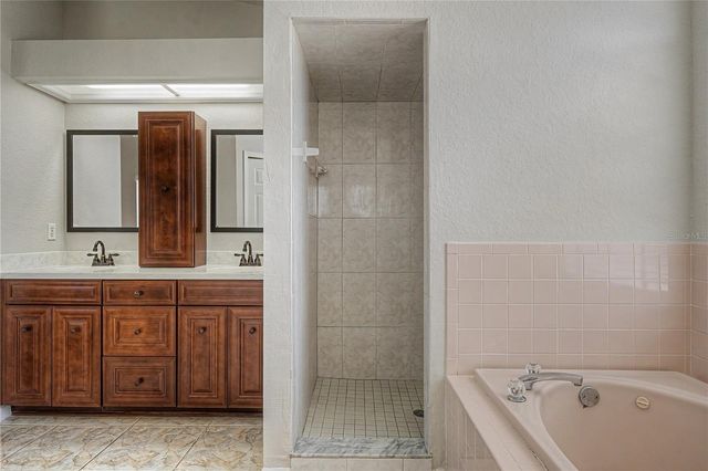 6208 HUNTINGTON DRIVE, Zephyrhills, FL 33542