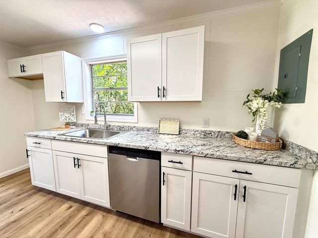 1833 S St Andrews, Dothan, AL 36301