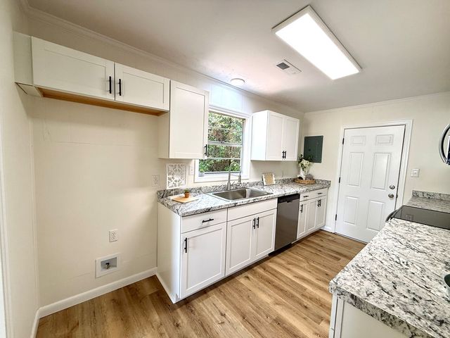 1833 S St Andrews, Dothan, AL 36301