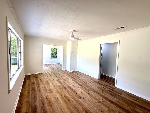 1833 S St Andrews, Dothan, AL 36301
