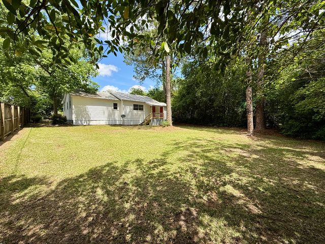 1833 S St Andrews, Dothan, AL 36301