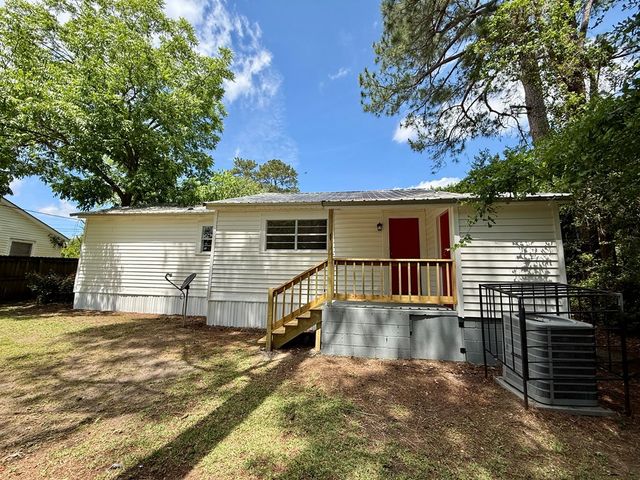 1833 S St Andrews, Dothan, AL 36301