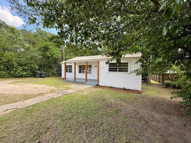 1833 S St Andrews, Dothan, AL 36301