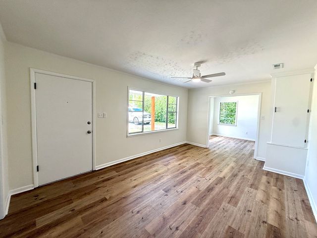 1833 S St Andrews, Dothan, AL 36301