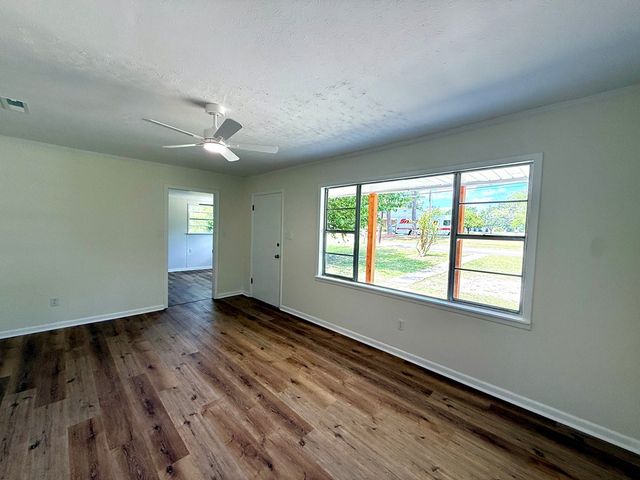 1833 S St Andrews, Dothan, AL 36301