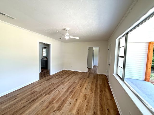 1833 S St Andrews, Dothan, AL 36301