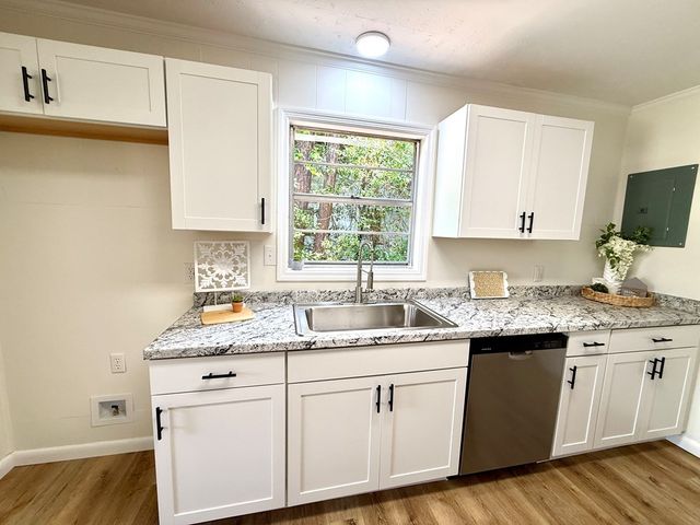 1833 S St Andrews, Dothan, AL 36301