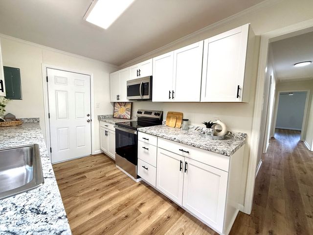 1833 S St Andrews, Dothan, AL 36301