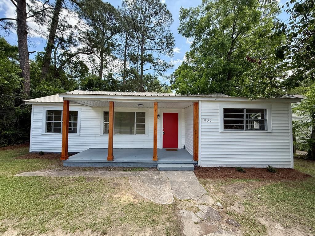 1833 S St Andrews, Dothan, AL 36301