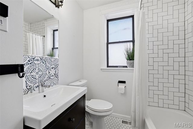 7100 Amherst Avenue, University City, MO 63130