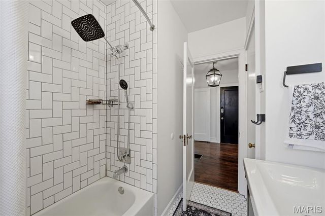 7100 Amherst Avenue, University City, MO 63130